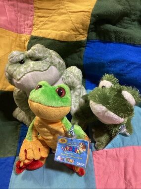 Webkinz Lil Kinz Tree Frog HS109 & Frog HS001 with Code + Spotted Frog HM142